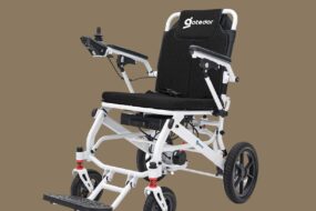Aotedor Ultra Lightweight Electric Wheelchair